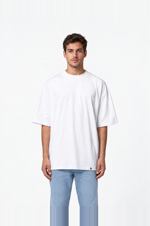 Tricou Blaro Alb - model fata aproape