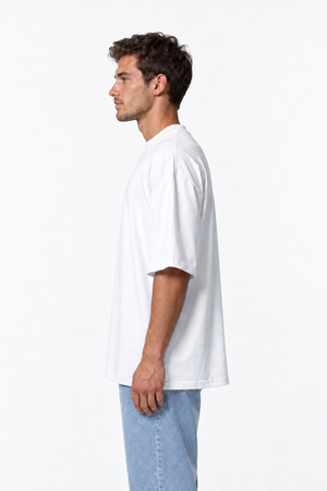 Tricou Blaro Alb - model profil aproape