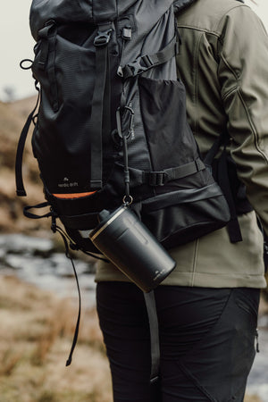 Cană termos Nordic Drift Trail RCS, 350 ml - prinsă de rucsac