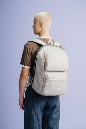 Rucsac laptop XD Design Switch 2-in-1, 22L - purtat pe spate