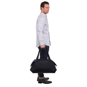 Geantă de voiaj Thule Subterra 2, 35L - purtată în mână