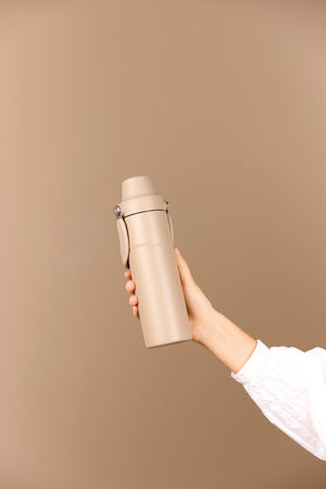 Sticlă termos VINGA Baltimore Trek, 600 ml - Greige, în uz